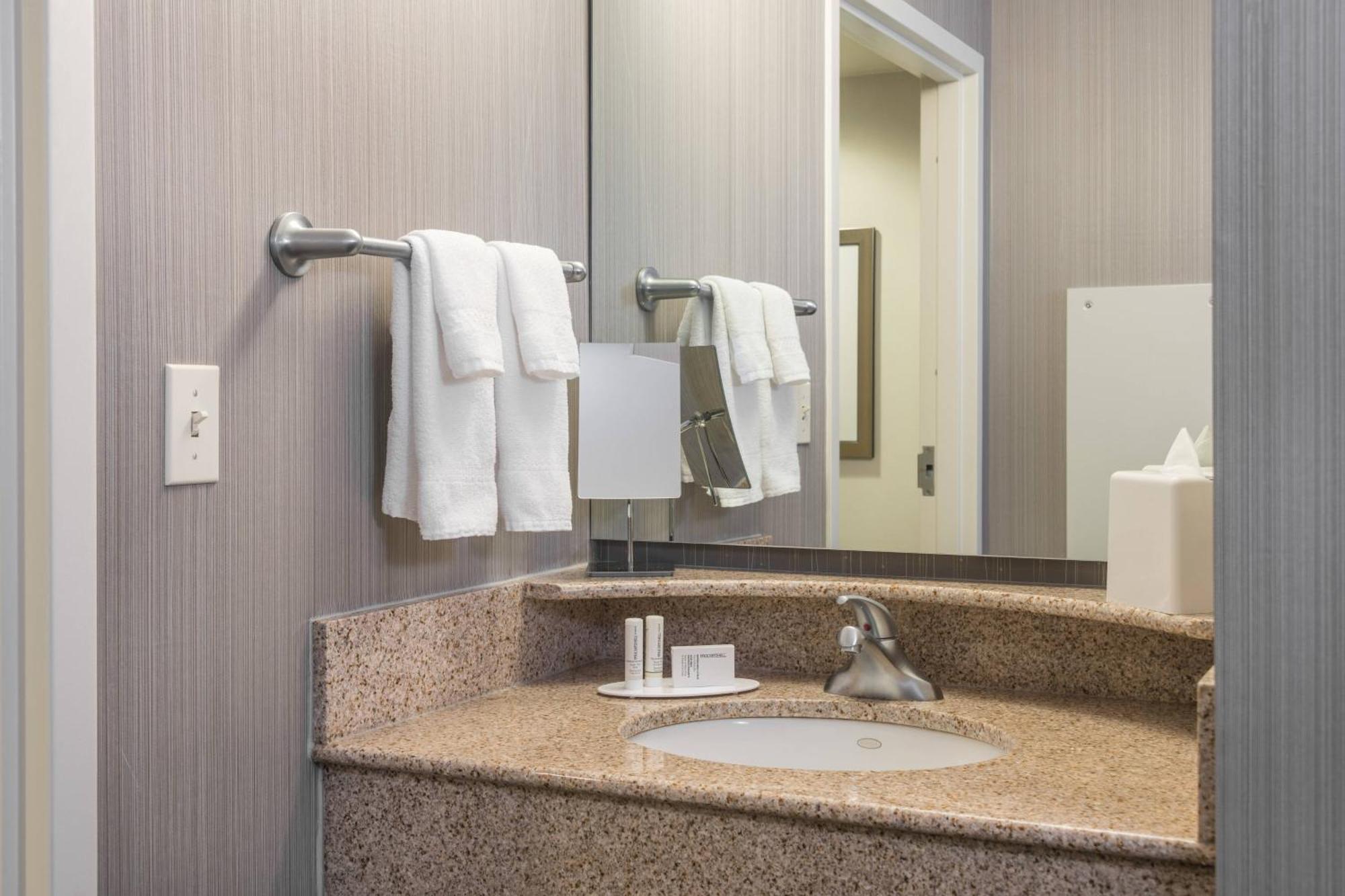 Courtyard By Marriott Newark-University Of Delaware Luaran gambar